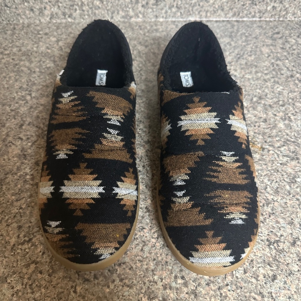 Toms slip on